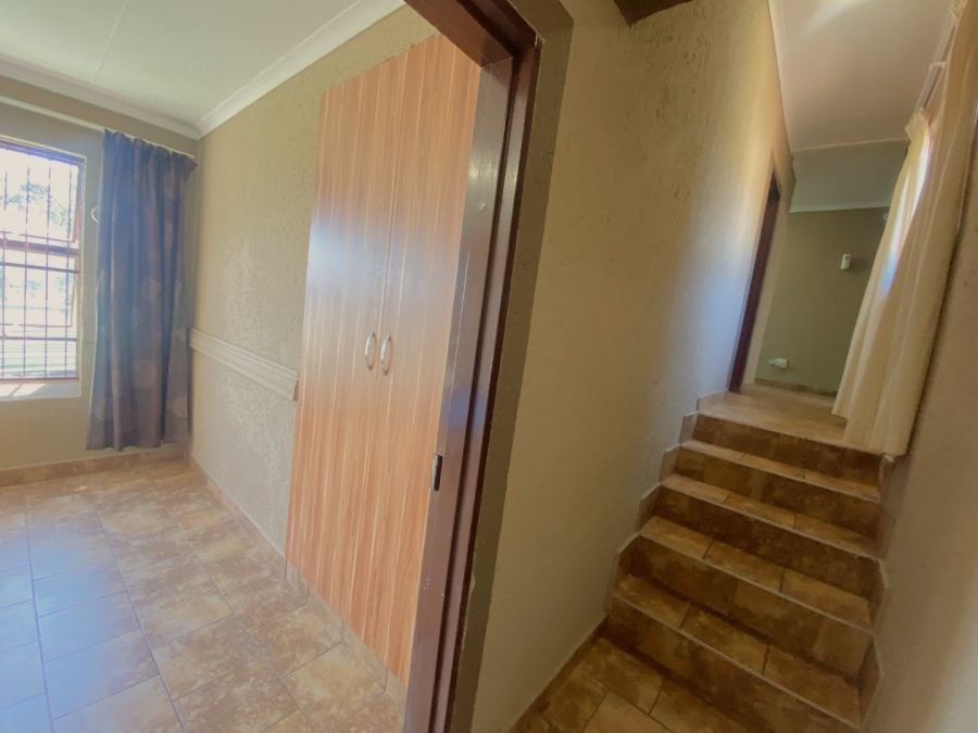 4 Bedroom Property for Sale in Roodekrans Gauteng