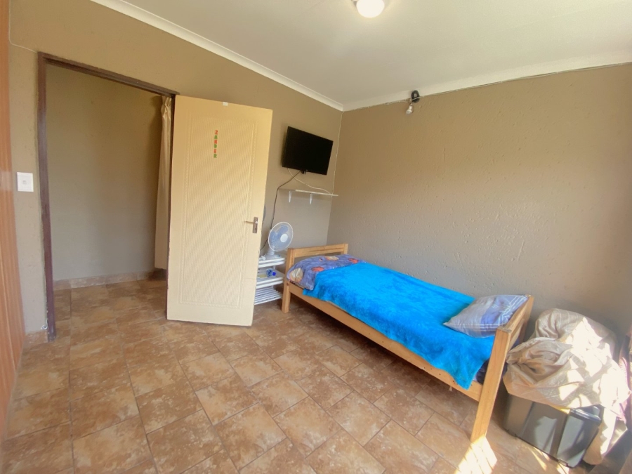 4 Bedroom Property for Sale in Roodekrans Gauteng