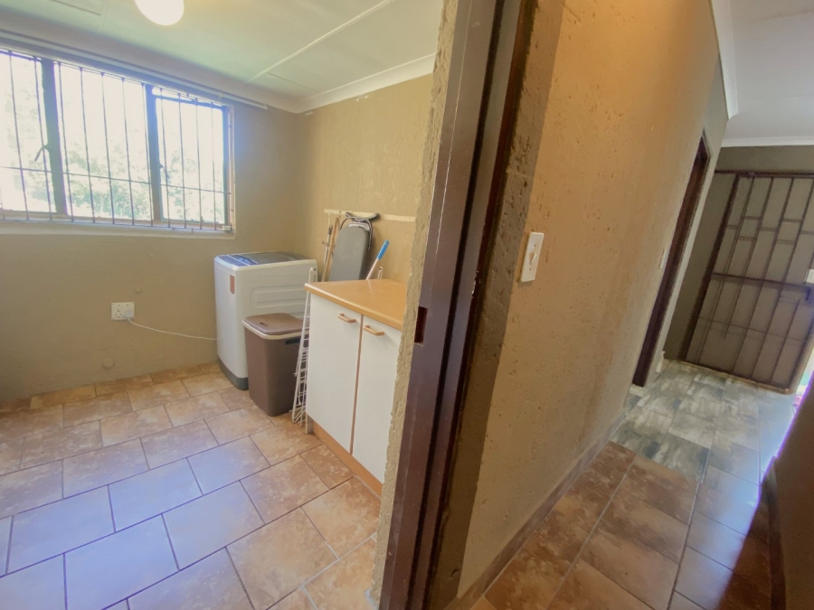 4 Bedroom Property for Sale in Roodekrans Gauteng