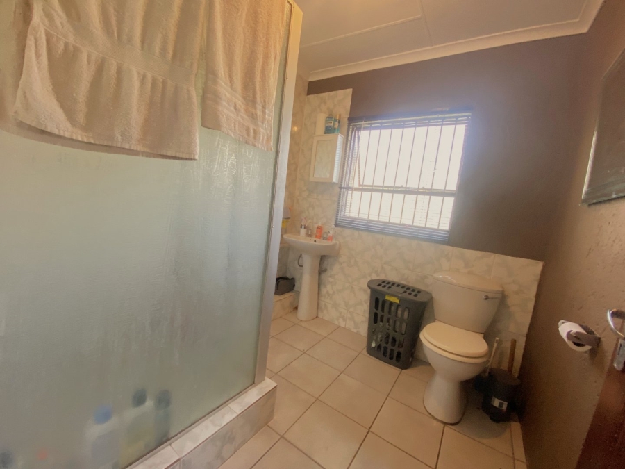 4 Bedroom Property for Sale in Roodekrans Gauteng