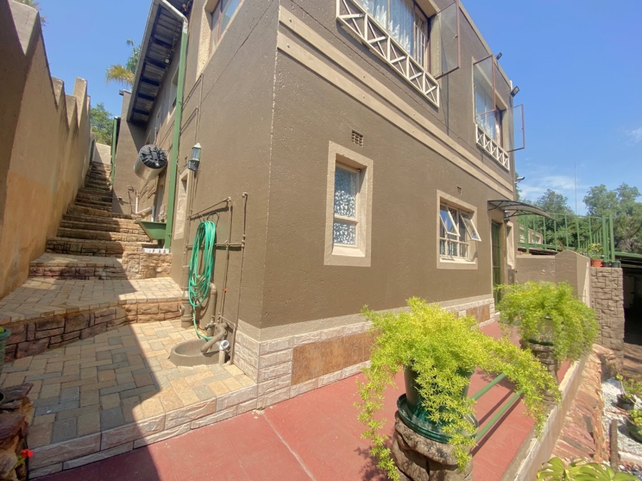 4 Bedroom Property for Sale in Roodekrans Gauteng