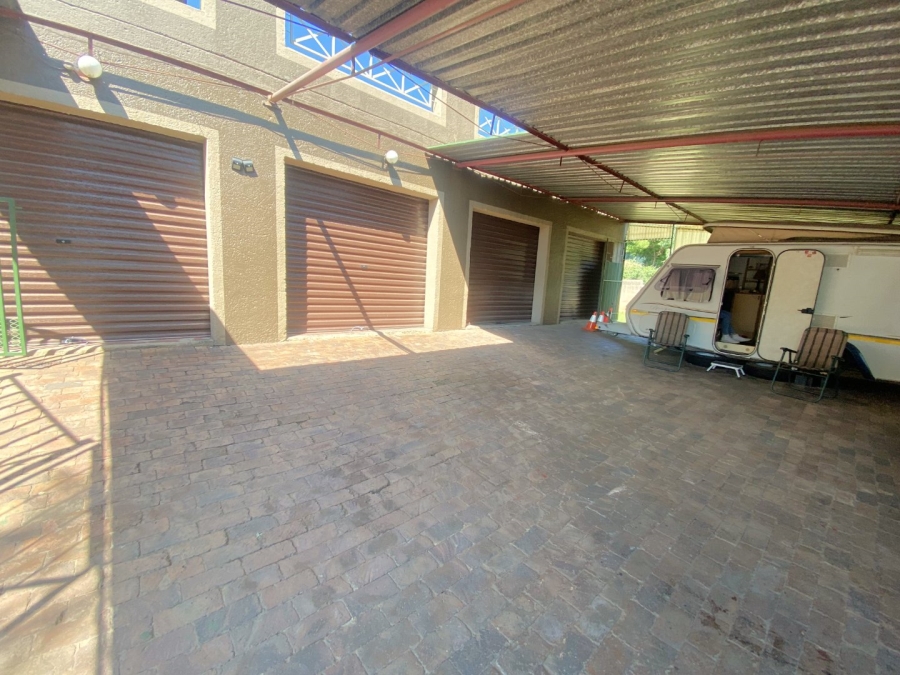 4 Bedroom Property for Sale in Roodekrans Gauteng