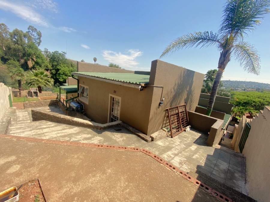 4 Bedroom Property for Sale in Roodekrans Gauteng