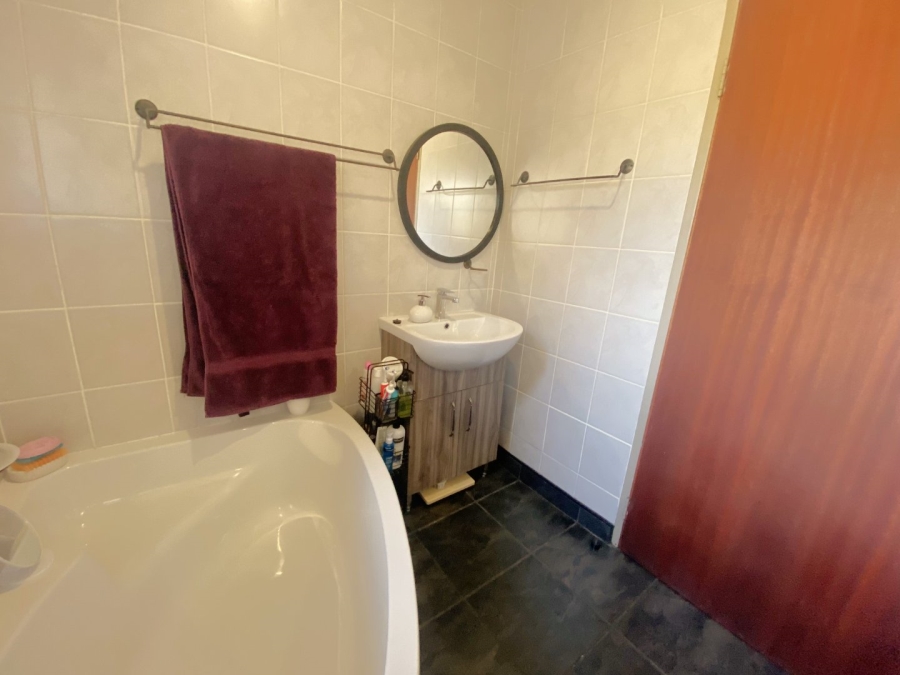 3 Bedroom Property for Sale in Breaunanda Gauteng