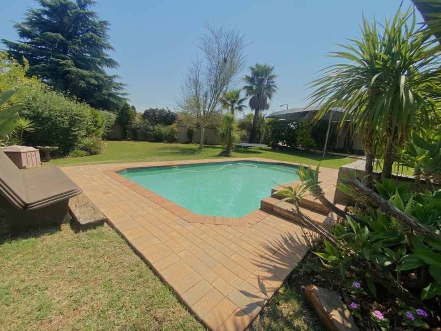 3 Bedroom Property for Sale in Breaunanda Gauteng