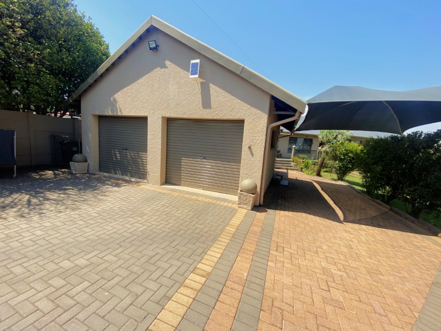 3 Bedroom Property for Sale in Breaunanda Gauteng