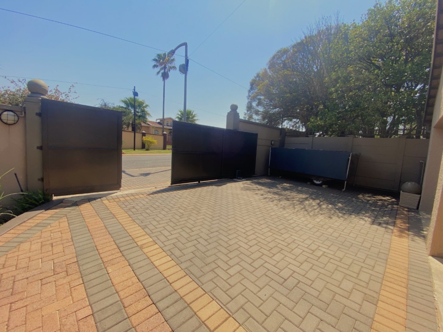 3 Bedroom Property for Sale in Breaunanda Gauteng