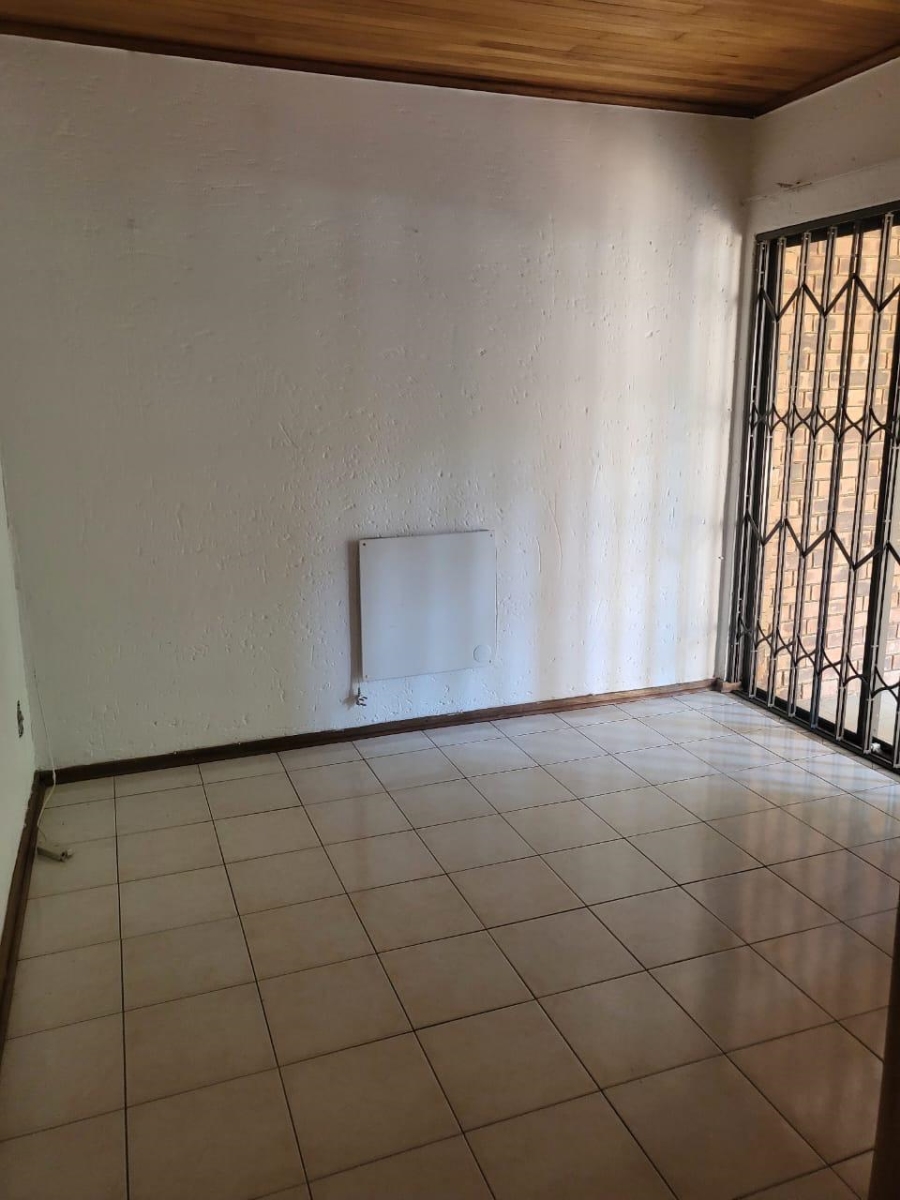 To Let 2 Bedroom Property for Rent in Ruimsig Gauteng