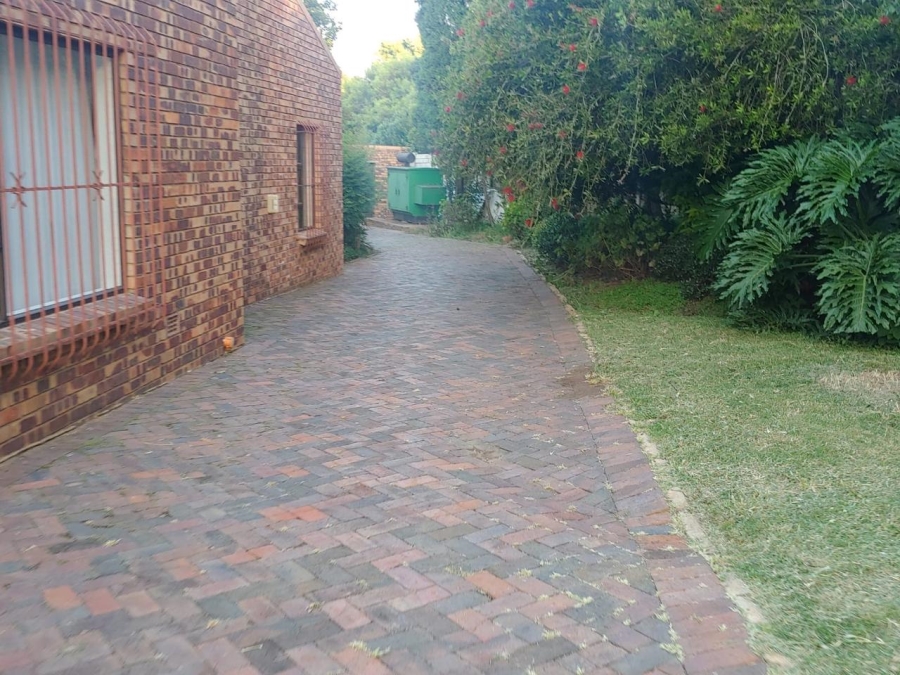 To Let 2 Bedroom Property for Rent in Ruimsig Gauteng