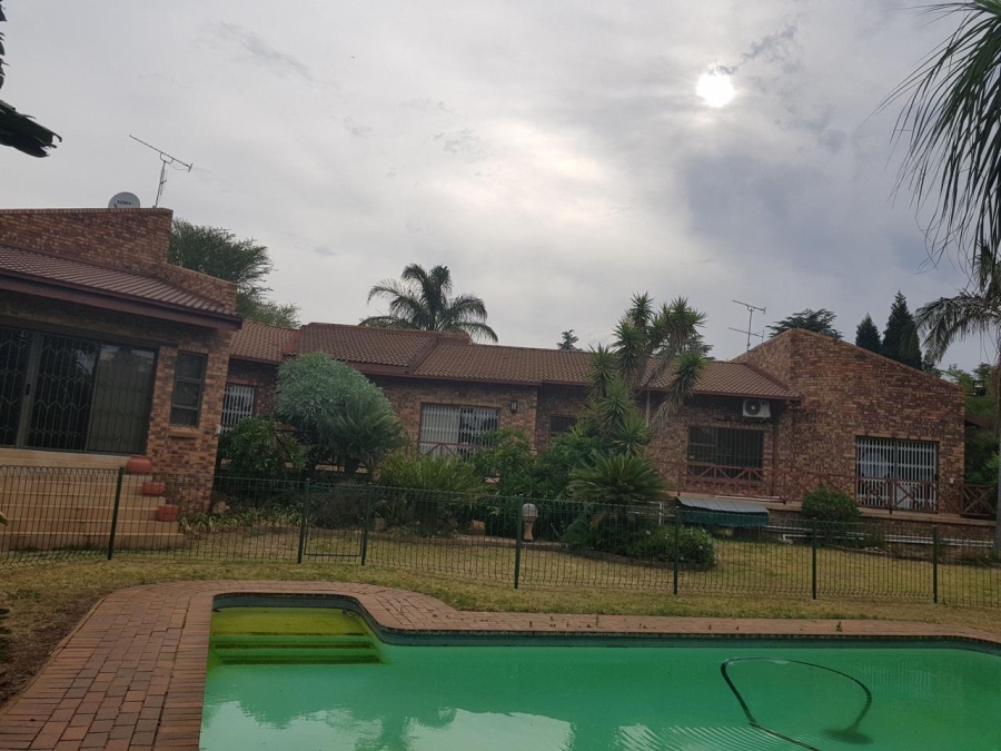 To Let 2 Bedroom Property for Rent in Ruimsig Gauteng