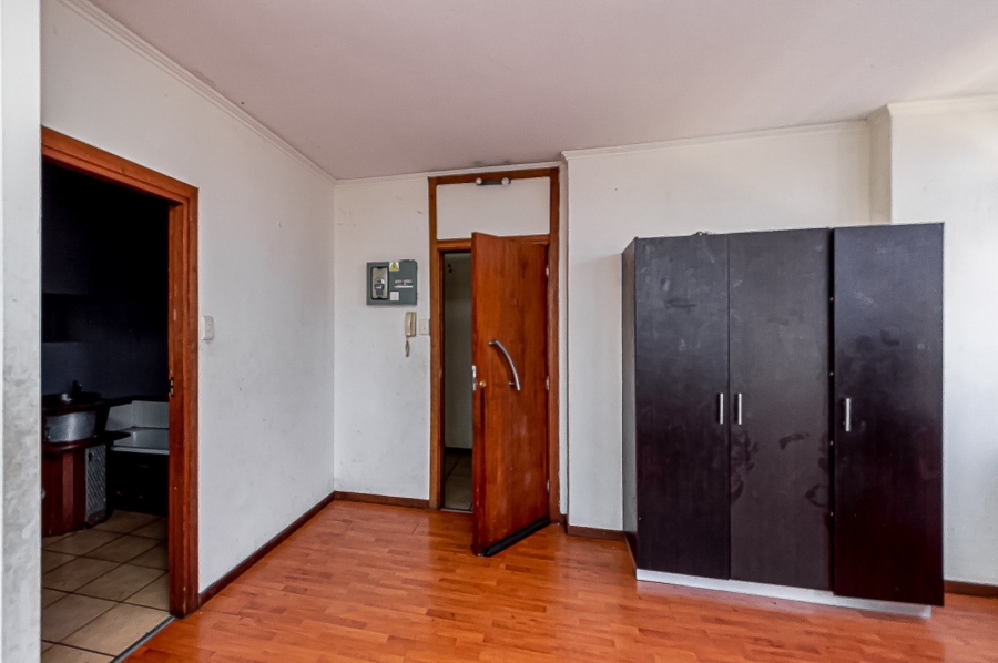 1 Bedroom Property for Sale in Johannesburg Central Gauteng