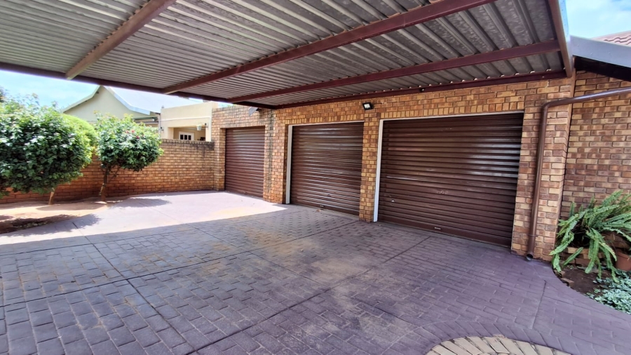 4 Bedroom Property for Sale in Doornpoort Gauteng