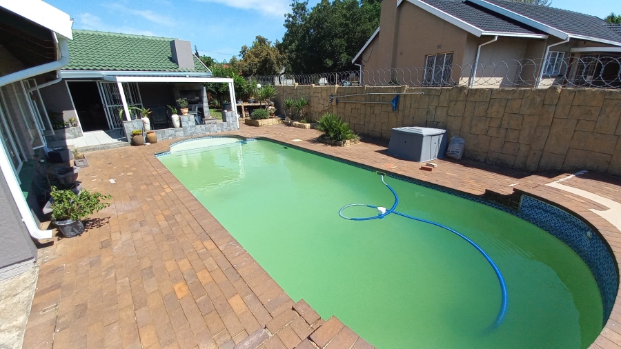 3 Bedroom Property for Sale in Witpoortjie Gauteng