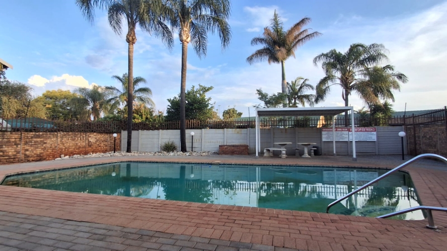 2 Bedroom Property for Sale in Doornpoort Gauteng