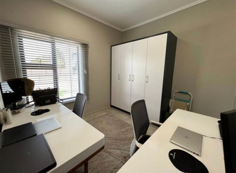 3 Bedroom Property for Sale in Vorna Valley Gauteng