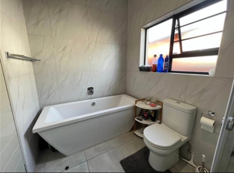 3 Bedroom Property for Sale in Vorna Valley Gauteng