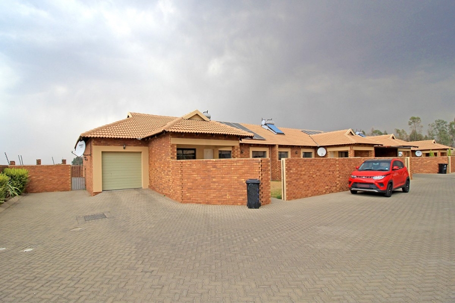 3 Bedroom Property for Sale in Helderwyk Gauteng