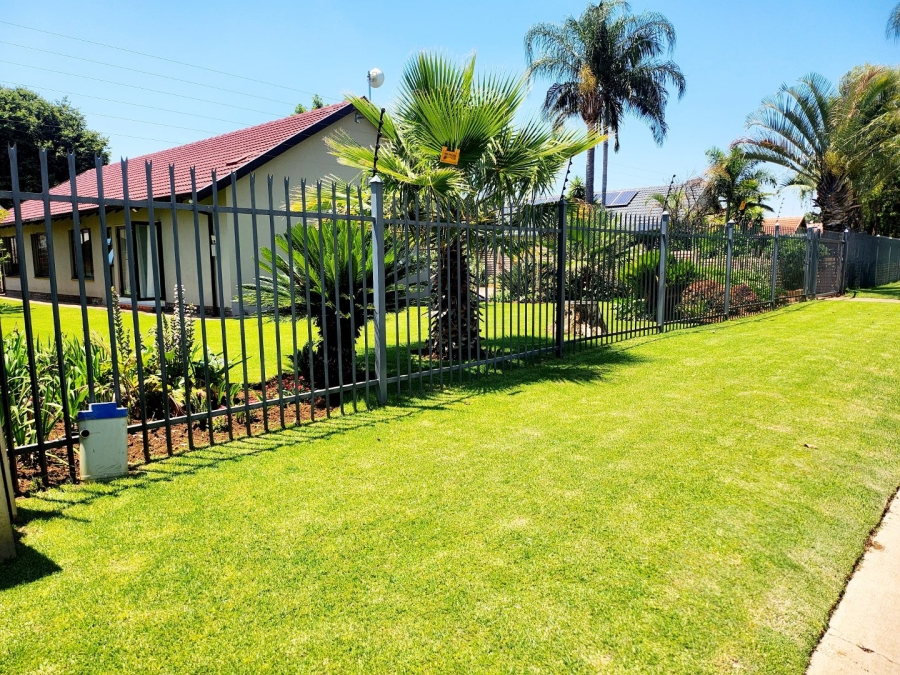 3 Bedroom Property for Sale in Dorandia Gauteng