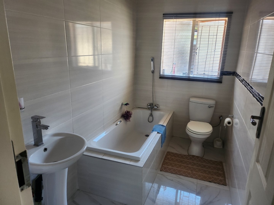 3 Bedroom Property for Sale in Dorandia Gauteng