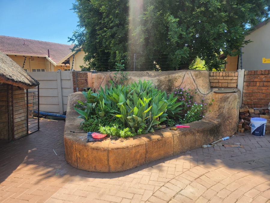 3 Bedroom Property for Sale in Dorandia Gauteng