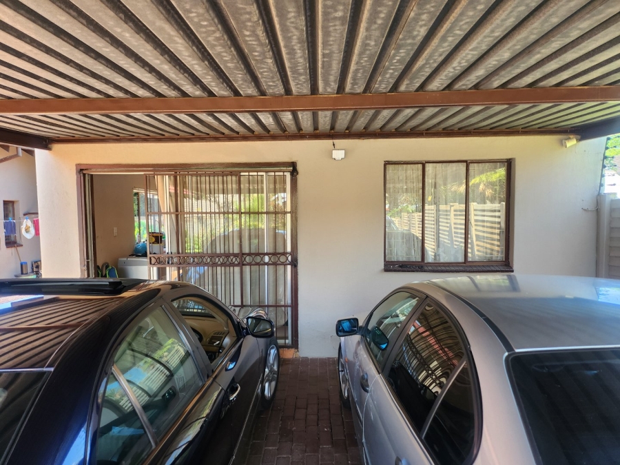 3 Bedroom Property for Sale in Dorandia Gauteng