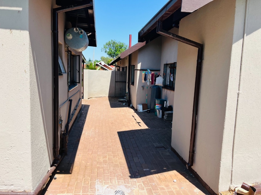 3 Bedroom Property for Sale in Dorandia Gauteng