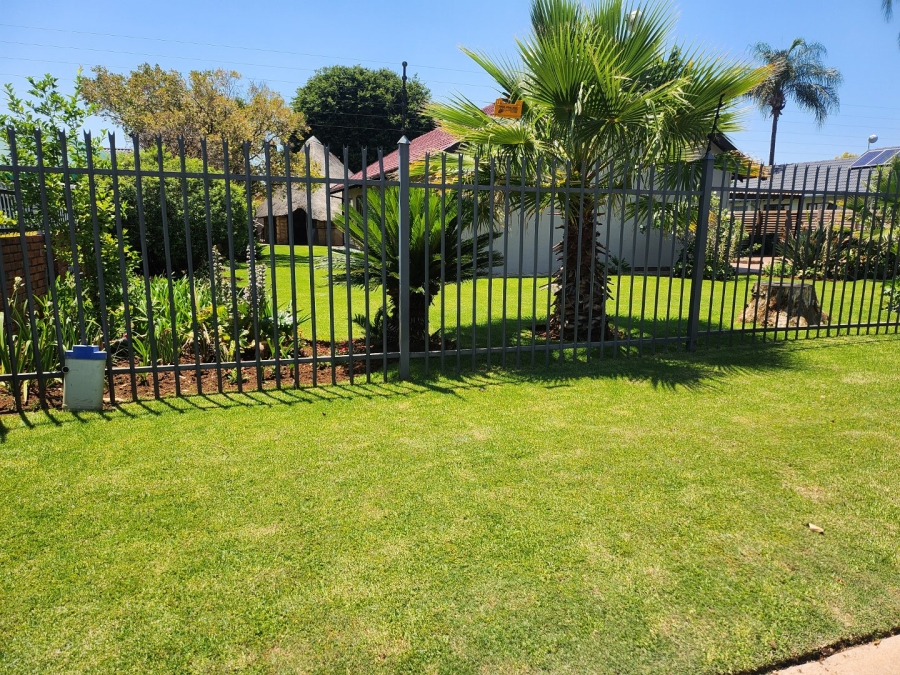 3 Bedroom Property for Sale in Dorandia Gauteng