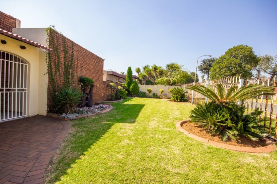 5 Bedroom Property for Sale in Freeway Park Gauteng