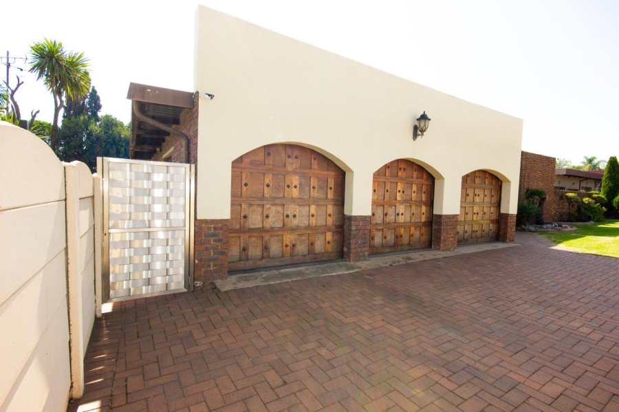 5 Bedroom Property for Sale in Freeway Park Gauteng