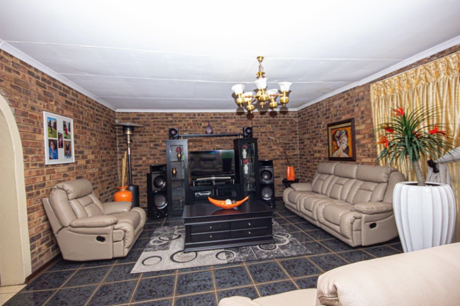 5 Bedroom Property for Sale in Freeway Park Gauteng