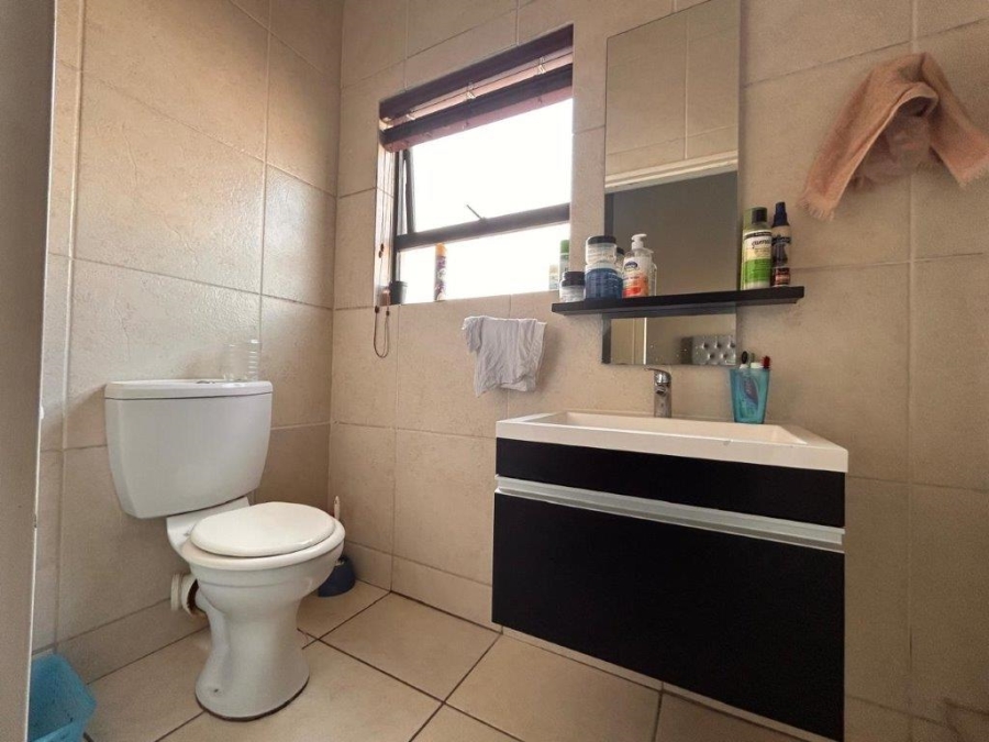 2 Bedroom Property for Sale in Greenstone Hill Gauteng