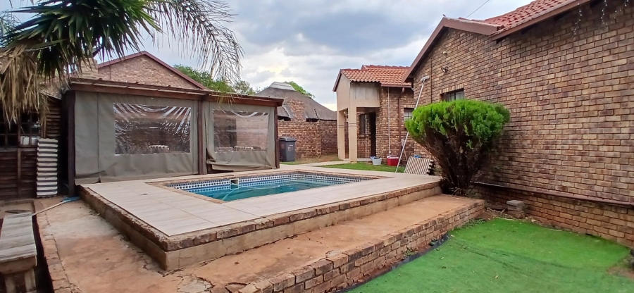 3 Bedroom Property for Sale in Heuweloord Gauteng