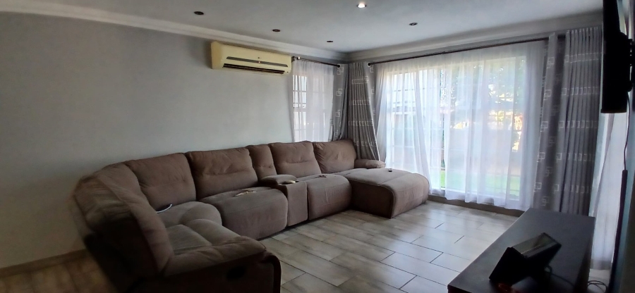 To Let 3 Bedroom Property for Rent in Heuweloord Gauteng