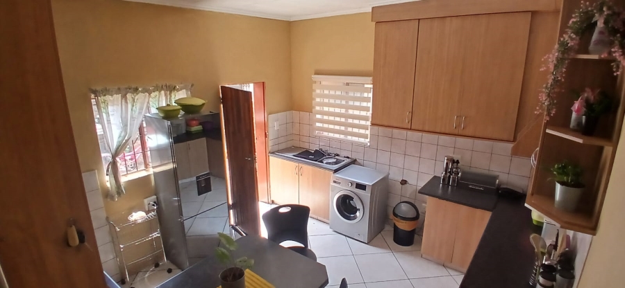 6 Bedroom Property for Sale in Heuweloord Gauteng