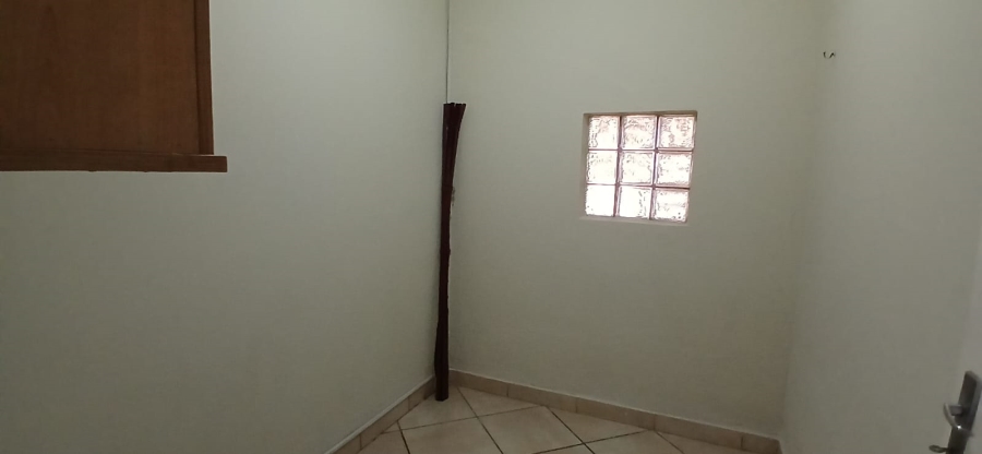 6 Bedroom Property for Sale in Heuweloord Gauteng