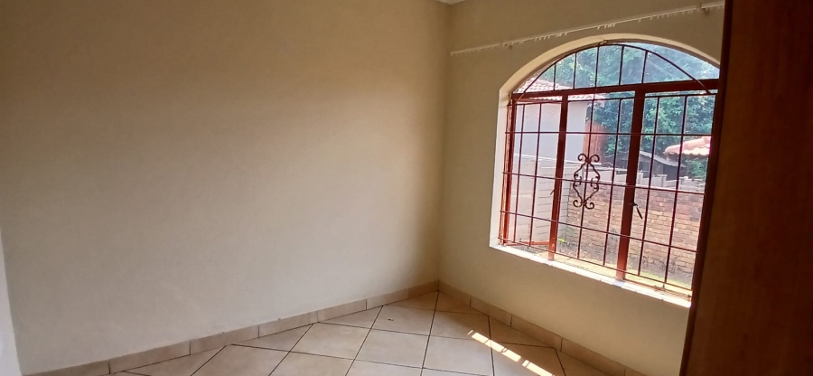 6 Bedroom Property for Sale in Heuweloord Gauteng