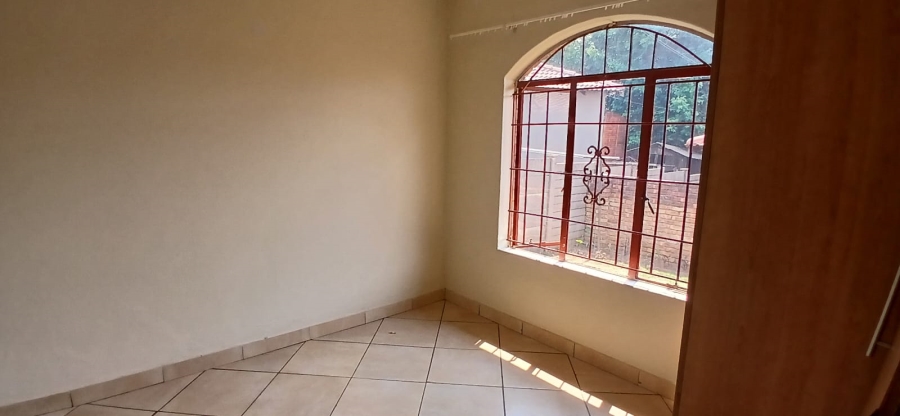 6 Bedroom Property for Sale in Heuweloord Gauteng