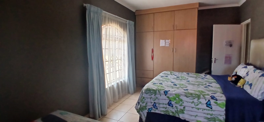 6 Bedroom Property for Sale in Heuweloord Gauteng