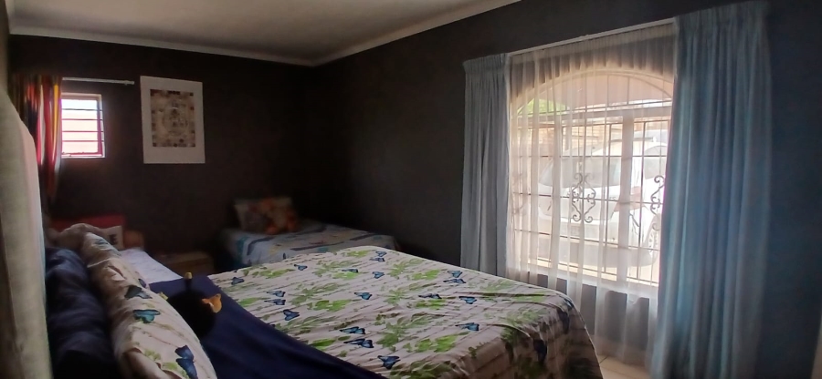 6 Bedroom Property for Sale in Heuweloord Gauteng