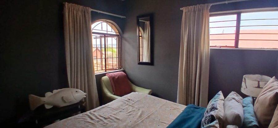 6 Bedroom Property for Sale in Heuweloord Gauteng