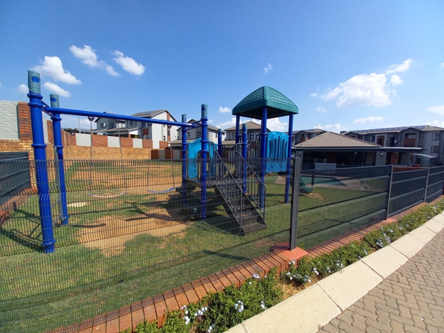 2 Bedroom Property for Sale in Amberfield Gauteng