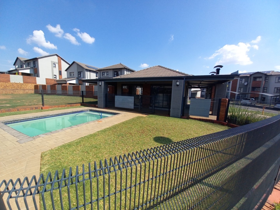 2 Bedroom Property for Sale in Amberfield Gauteng