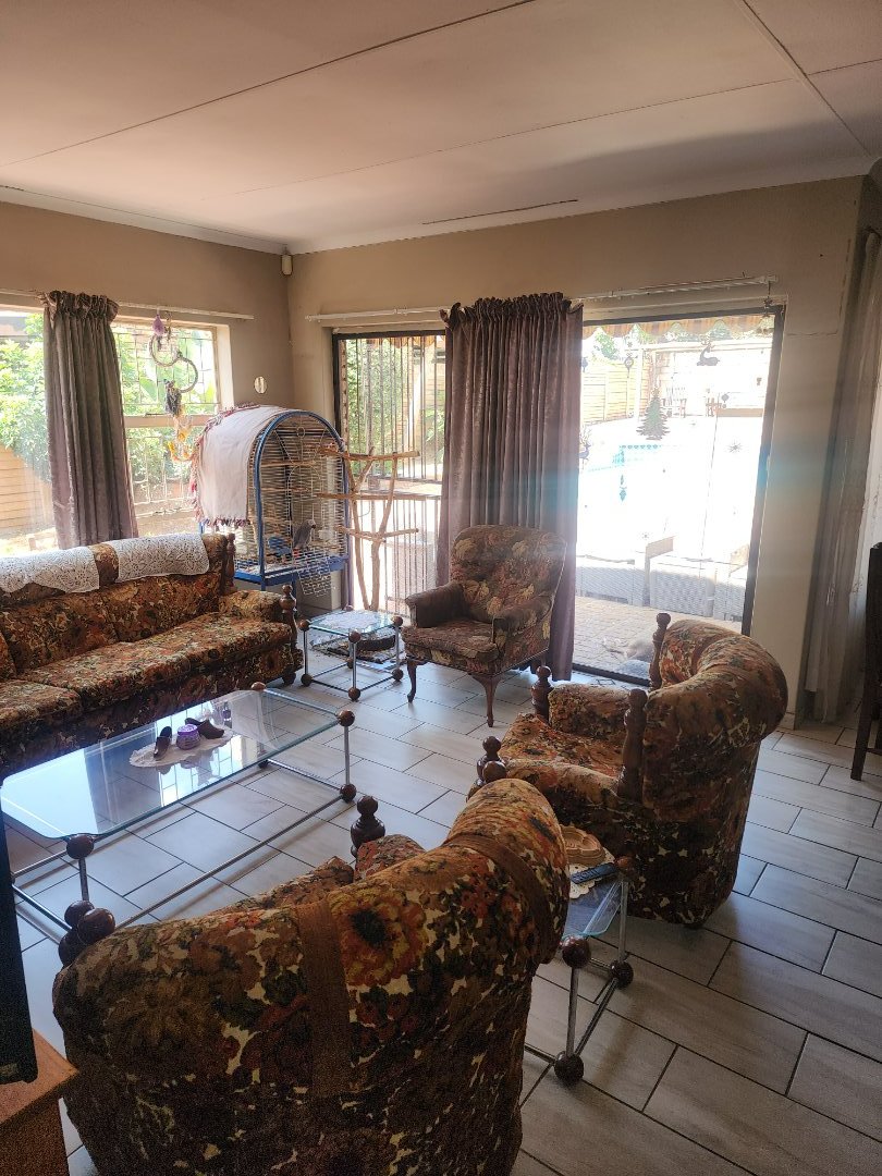 4 Bedroom Property for Sale in Rooihuiskraal Gauteng