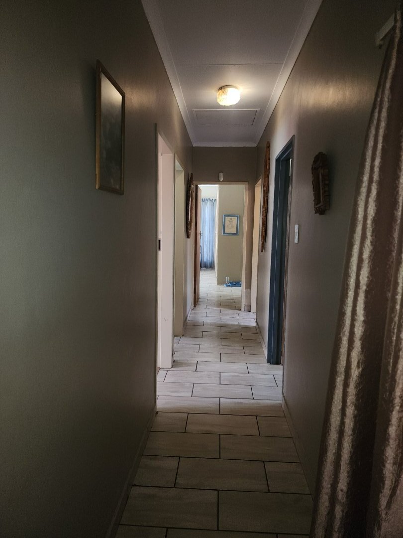 4 Bedroom Property for Sale in Rooihuiskraal Gauteng