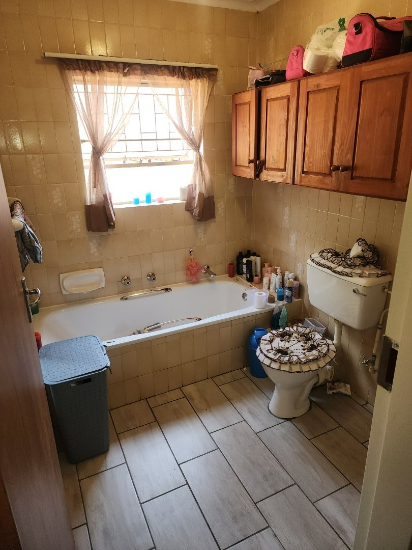 4 Bedroom Property for Sale in Rooihuiskraal Gauteng