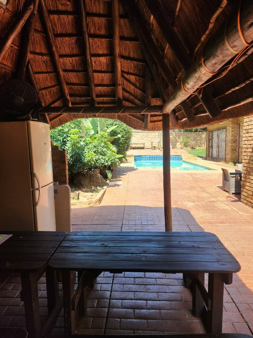 4 Bedroom Property for Sale in Rooihuiskraal Gauteng