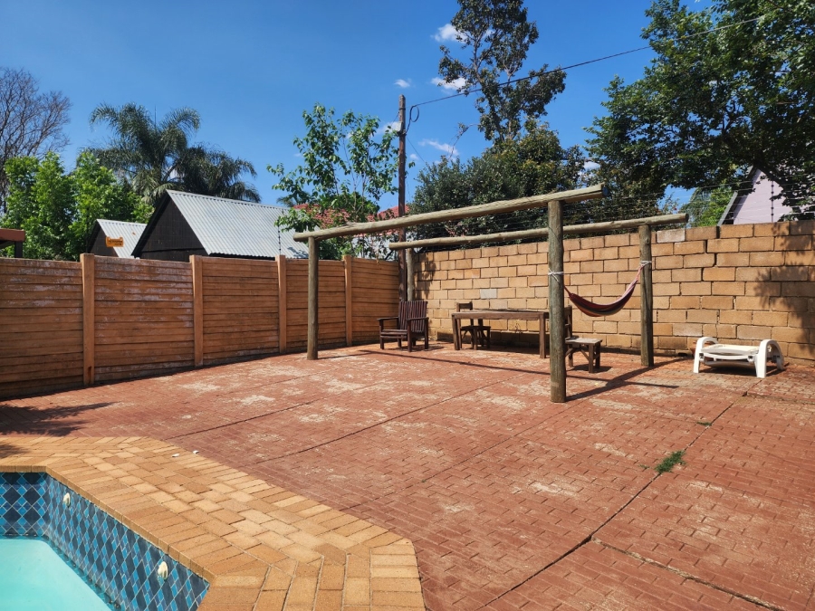 4 Bedroom Property for Sale in Rooihuiskraal Gauteng