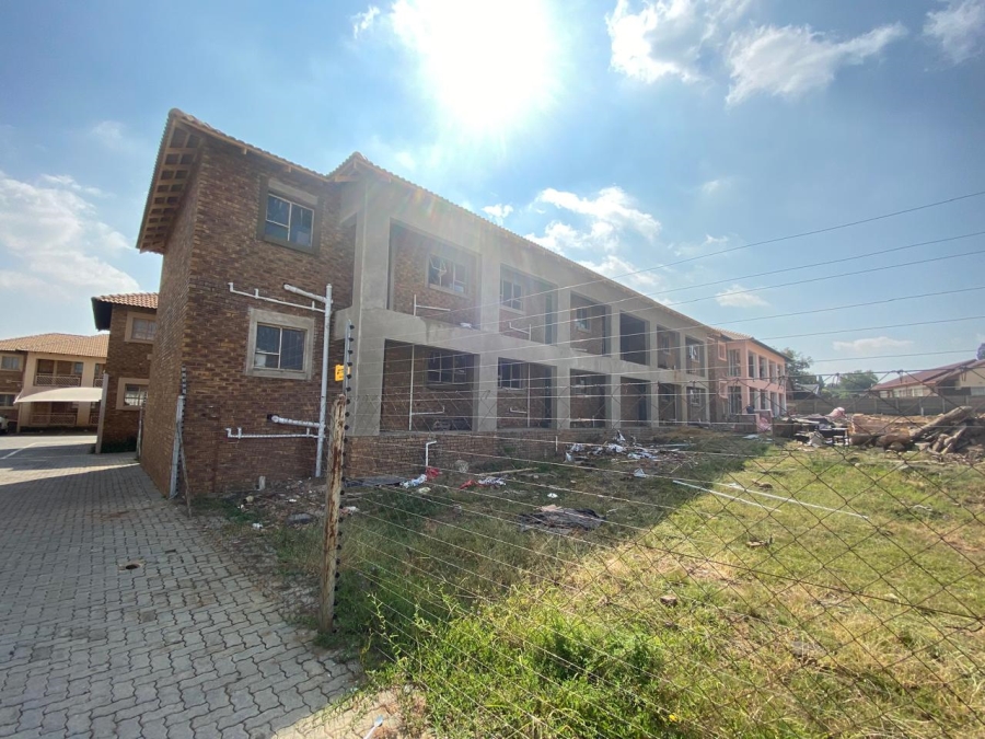 2 Bedroom Property for Sale in Rensburg Gauteng