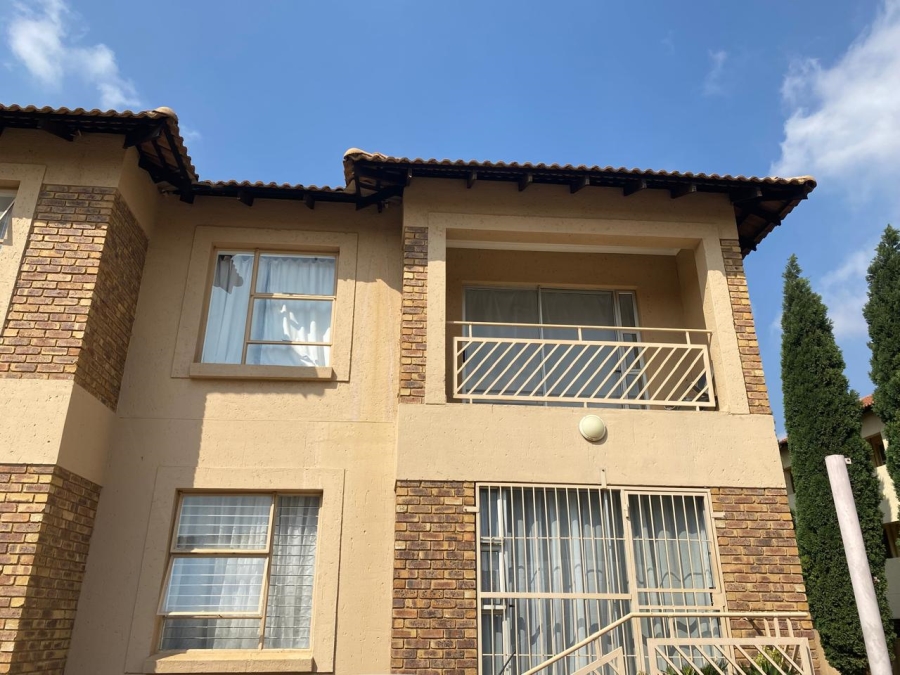 2 Bedroom Property for Sale in Rensburg Gauteng