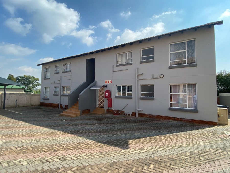 2 Bedroom Property for Sale in Rensburg Gauteng